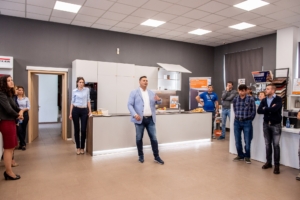 Catalin, reprezentant Metalcom prezentand noul showroom