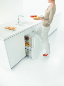 Deschidere usoara cu SERVO-DRIVE uno marca Blum